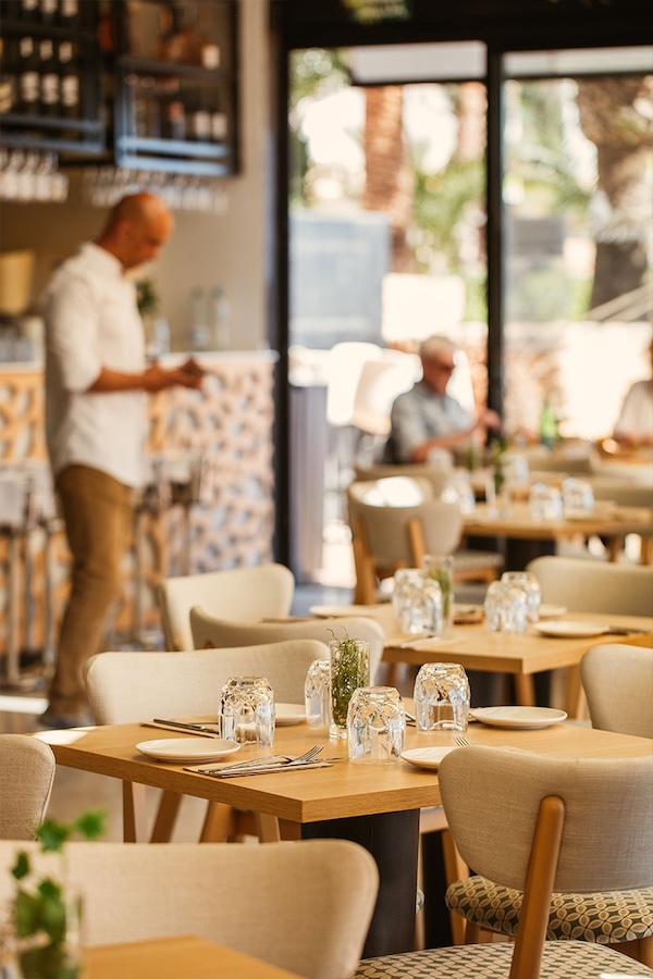 ohana-santa-eulalia-restaurant-space-daylight