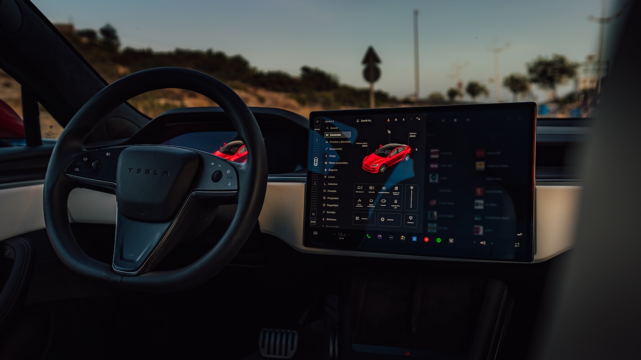 17” Touchscreen, Apple CarPlay, Spotify PremiumPanoramic roof, Premium upholstery